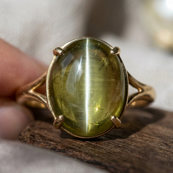 Natural Chrysoberyl Cat's Eye (Lahsuniya) — Certified 3.90 Carat — Premium Authentic Specimen